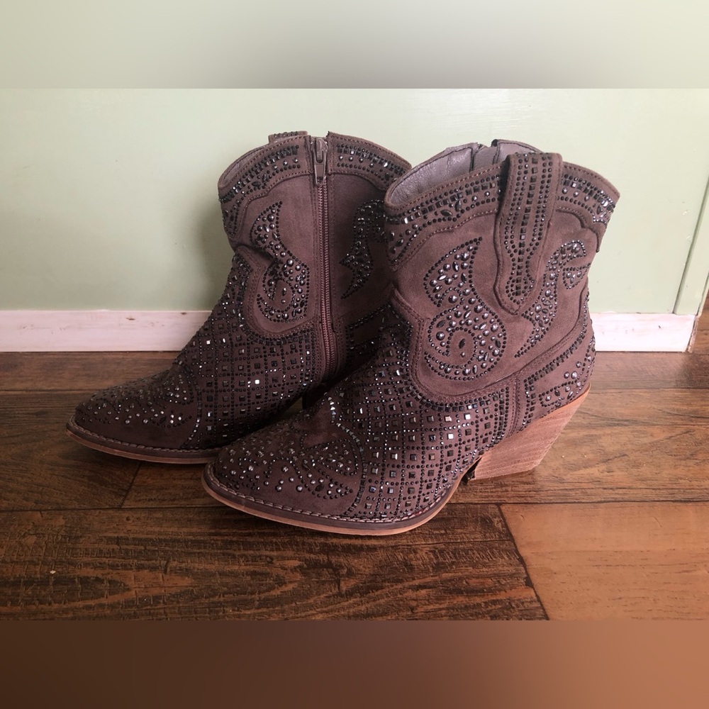 Very G Boots Sparkle Rhinestone Womens Size 7 High Heel Shoes Brown